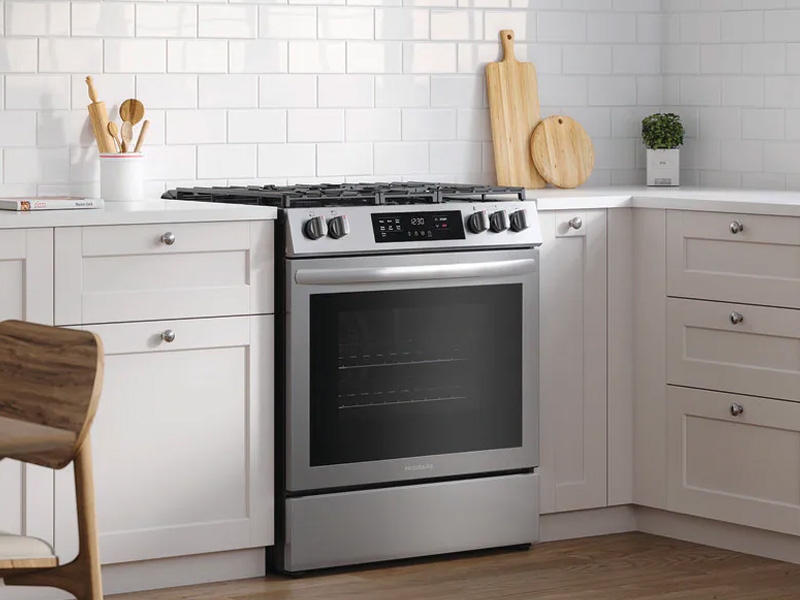 30" Frigidaire Front Control Freestanding Gas Range in Stainless Steel - FCFG3083AS