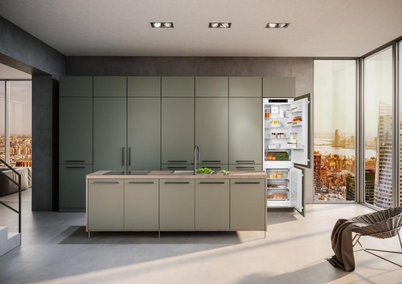 22" Liebherr 8.9 Cu. Ft. Integrated Fridge-Freezer with EasyFresh and NoFrost - ICS5100