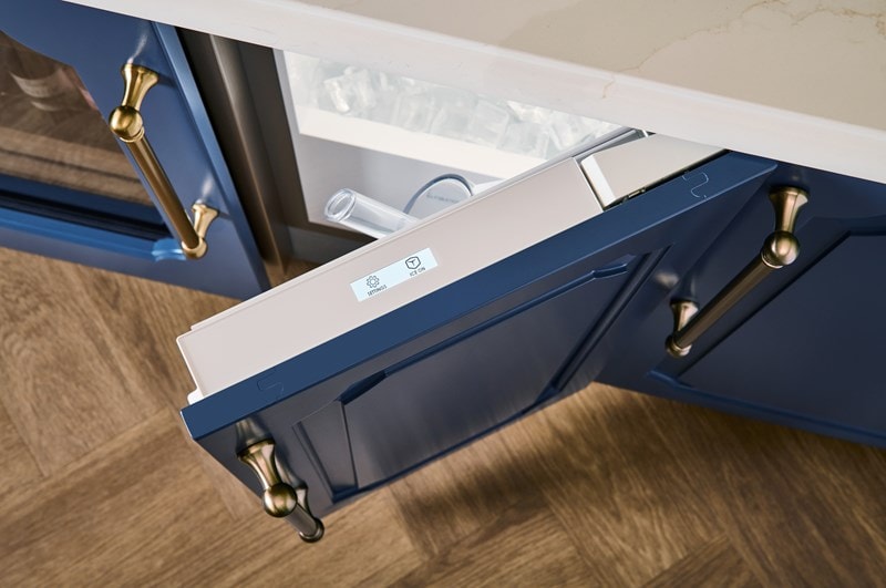 15" SubZero Designer Undercounter Ice Maker with Pump in Panel Ready - DEU1550IP/L