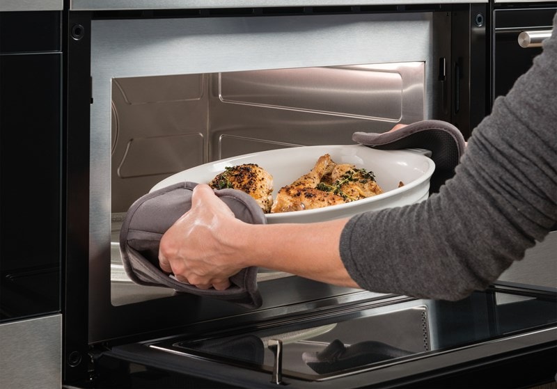 30" Wolf E Series Professional Drop-Down Door Microwave Oven - MDD3050PE/S/P