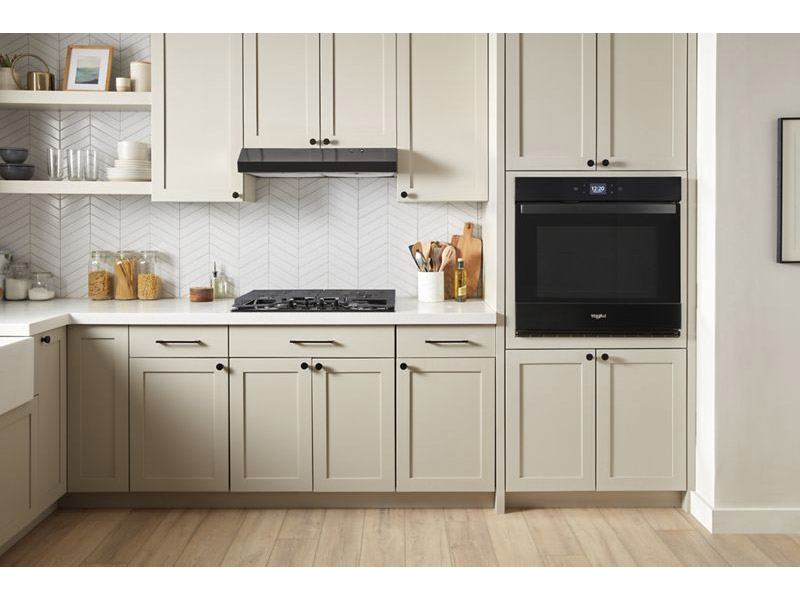 30" Whirlpool 5.0 Cu. Ft. Single Wall Oven with Air Fry When Connected - WOES5030LB