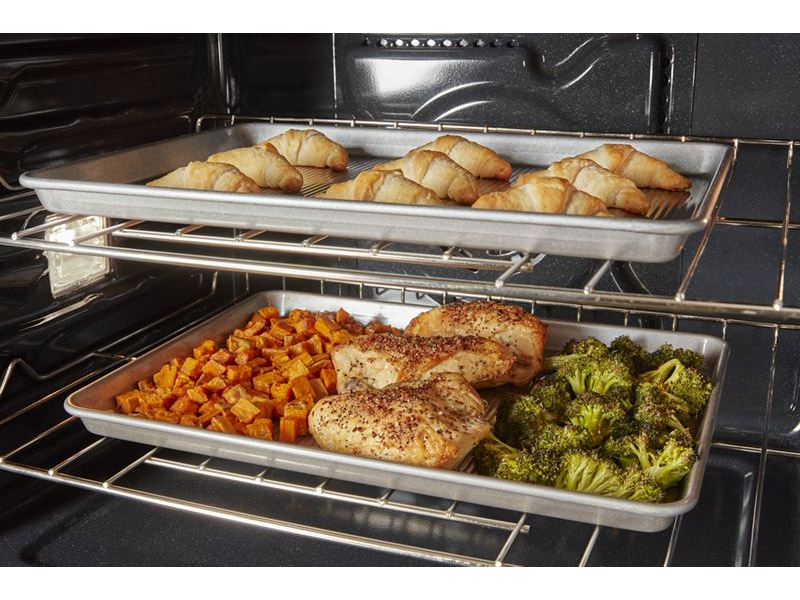 30" Whirlpool 5.0 Cu. Ft. Single Wall Oven with Air Fry When Connected - WOES5030LW