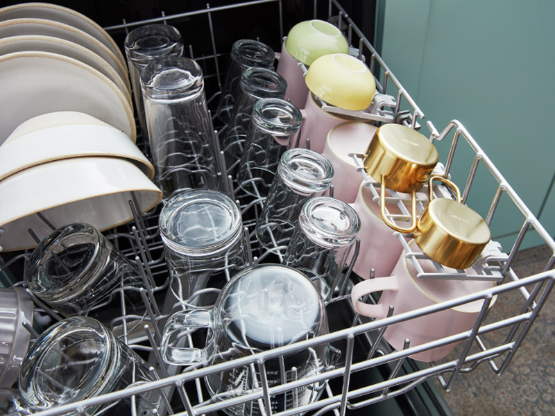 24" Whirlpool 55 DBA Quiet Dishwasher with Boost Cycle and Pocket Handle - WDP540HAMZ