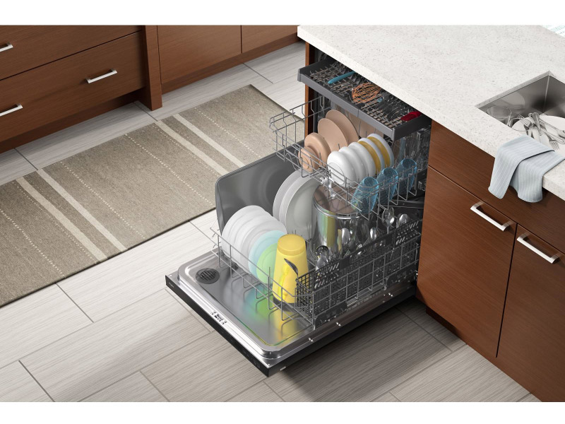 24" Whirlpool Large Capacity Dishwasher with 3rd Rack - WDT750SAKB