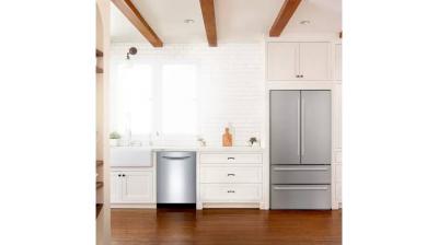 24" Bosch Benchmark Dishwasher - BURLINGTON SHOWROOM MODEL