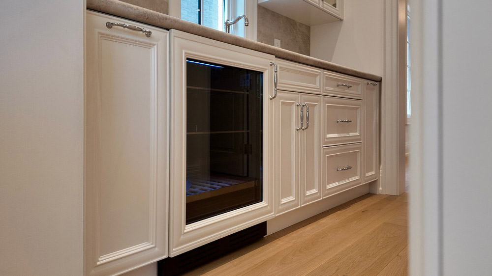 Elica beverage centre built into the butler pantry cabinetry